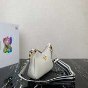 Prada leather shoulder bag in white 24x18x6cm - 4