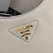 Prada leather shoulder bag in white 24x18x6cm - 2