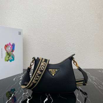 Prada leather shoulder bag in black 24x18x6cm