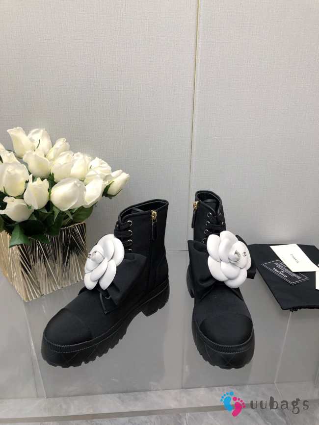 Chanel the camellia series thick-soled shoes in black 02 - 1