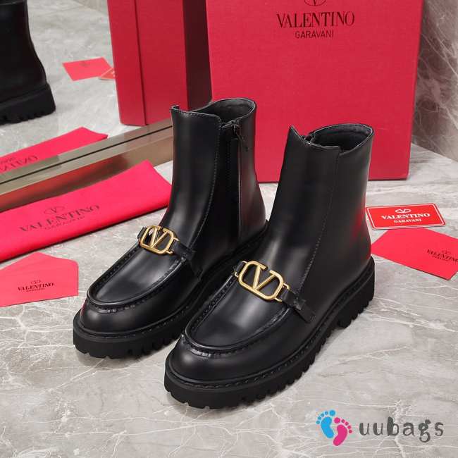 Valentino Garavani VLogo leather ankle boots in black - 1