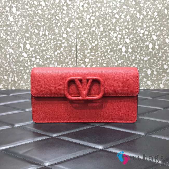 Valentino Garavani Vlogo Signature Grainy Calfskin Wallet With Chain Red - 1