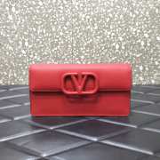 Valentino Garavani Vlogo Signature Grainy Calfskin Wallet With Chain Red - 1