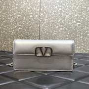 Valentino Garavani Vlogo Signature Grainy Calfskin Wallet With Chain Silver - 1