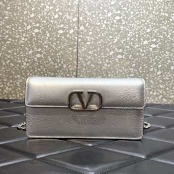 Valentino Garavani Vlogo Signature Grainy Calfskin Wallet With Chain Silver