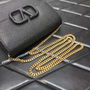 Valentino Garavani Vring chain wallet in black 17.5x8x13cm - 5