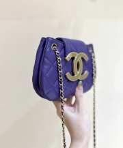 Chanel Small Messenger Bag Lambskin & Gold-Tone Metal Purple 14x21x5cm - 3