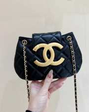 Chanel Small Messenger Bag Lambskin & Gold-Tone Metal Black 14x21x5cm - 1