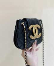 Chanel Small Messenger Bag Lambskin & Gold-Tone Metal Black 14x21x5cm - 3