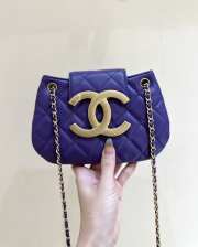 Chanel Small Messenger Bag Lambskin & Gold-Tone Metal Purple 14x21x5cm - 1