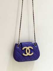 Chanel Small Messenger Bag Lambskin & Gold-Tone Metal Purple 14x21x5cm - 2