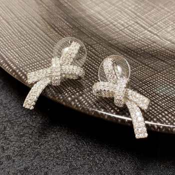 Chanel Ruban Earrings 18K white gold, diamond studded