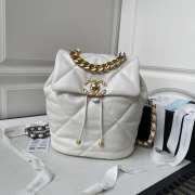 Chanel 24C 19 series white backpack 26x22x16cm - 1