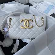 Chanel 24C Handbag In White 16.5×26.5×5cm - 1