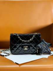 Chanel Shine small flap bag glossy leather in black 12.5x19x5cm - 1