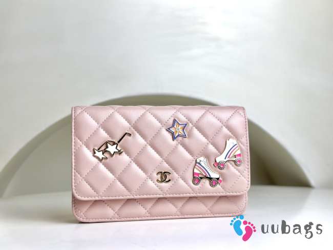 Chanel Classic Wallet With Strap Lambskin, Enamel & Gold-plated metal Pink - 1