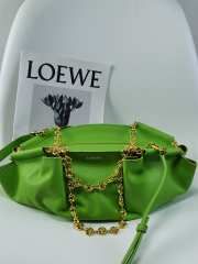 Paseo bag in shiny nappa calfskin with chain apple green 11.5x35x21cm - 1