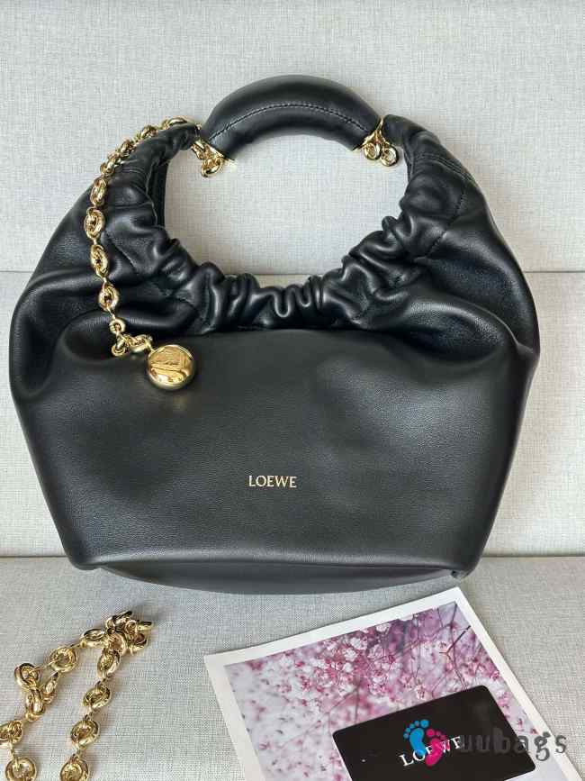 Loewe runway squeeze bag in nappa lambskin black 33x34x13.5cm - 1