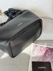 Loewe runway squeeze bag in nappa lambskin black 33x34x13.5cm - 2