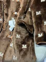 Max Mara oversized long fur coat embroidered with brown M logo - 4