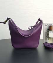 Loewe mini Hammock hobo bag in classic calfskin in purple 28x17x9.5cm - 2