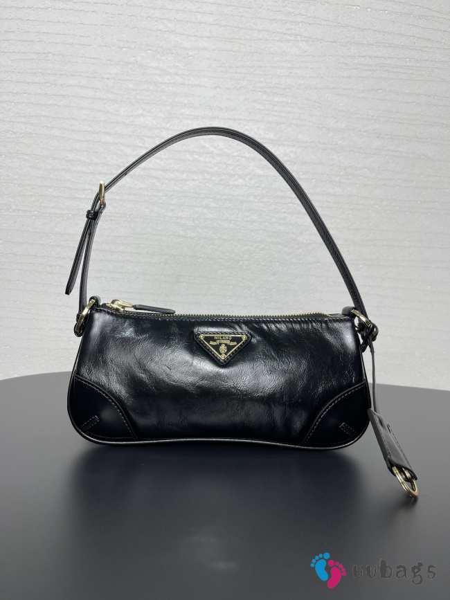 Prada Re-Edition 2002 small leather shoulder bag in black 24.5x11x6cm - 1