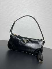 Prada Re-Edition 2002 small leather shoulder bag in black 24.5x11x6cm - 2