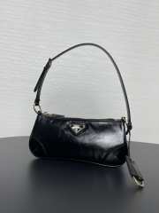 Prada Re-Edition 2002 small leather shoulder bag in black 24.5x11x6cm - 4