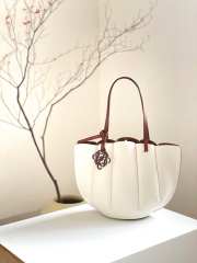 Loewe Shell Small Leather Tote Bag in White 33x25x15cm - 1