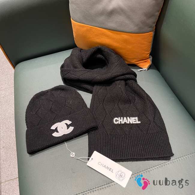 Chanel set wool hat & scarf in black  - 1