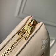 Louis Vuitton M22398 Pochette Coussin In Beige 26x20x12cm - 5