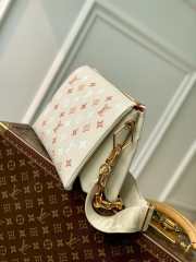 Louis Vuitton M22398 Pochette Coussin In Beige 26x20x12cm - 2