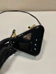 Prada mini triangular patent leather clutch in black 10x15x5cm - 4