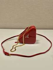 Prada mini triangular patent leather clutch in red 10x15x5cm - 1