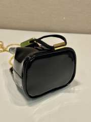 Prada patent leather mini-pouch in black 9x9x6cm - 4