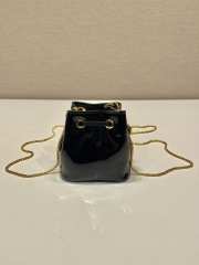 Prada patent leather mini-pouch in black 9x9x6cm - 6