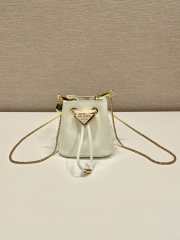 Prada patent leather mini-pouch in white 9x9x6cm - 1