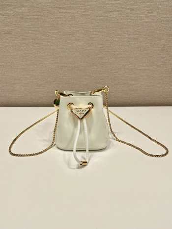 Prada patent leather mini-pouch in white 9x9x6cm