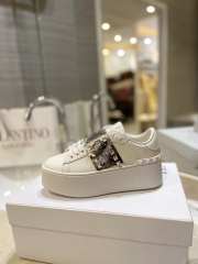 Valentino Garavani Rockstud Untitled flatform trainer in calfskin leather with metallic crackle- effect band  - 1