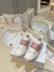 Valentino Garavani Rockstud Untitled white calfskin sneaker pink/ white - 4