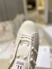 Valentino Garavani Rockstud Untitled Noir sneaker in white calfskin leather - 6