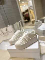 Valentino Garavani Rockstud Untitled Noir sneaker in white calfskin leather - 5