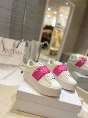 Valentino Garavani Rockstud Untitled white calfskin sneaker pink - 4