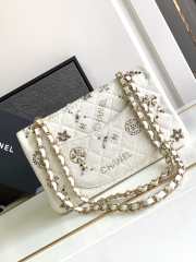 Chanel classic handbag embroidered tweed, glittering stones, glass pearls & gold metallic white 25.5cm 25.5cm - 3