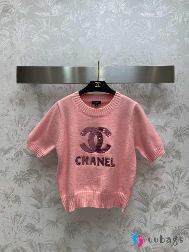 Chanel short-sleeved logo double C sweater in pink - 1