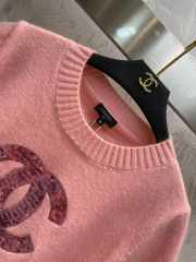 Chanel short-sleeved logo double C sweater in pink - 4