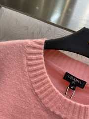 Chanel short-sleeved logo double C sweater in pink - 6