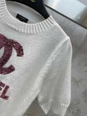 Chanel short-sleeved logo double C sweater in white - 5