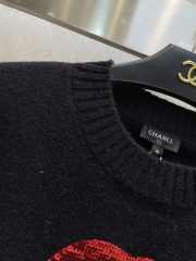 Chanel short-sleeved logo double C sweater in black - 3