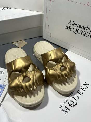 Alexander Mcqueen slide in gold/ white